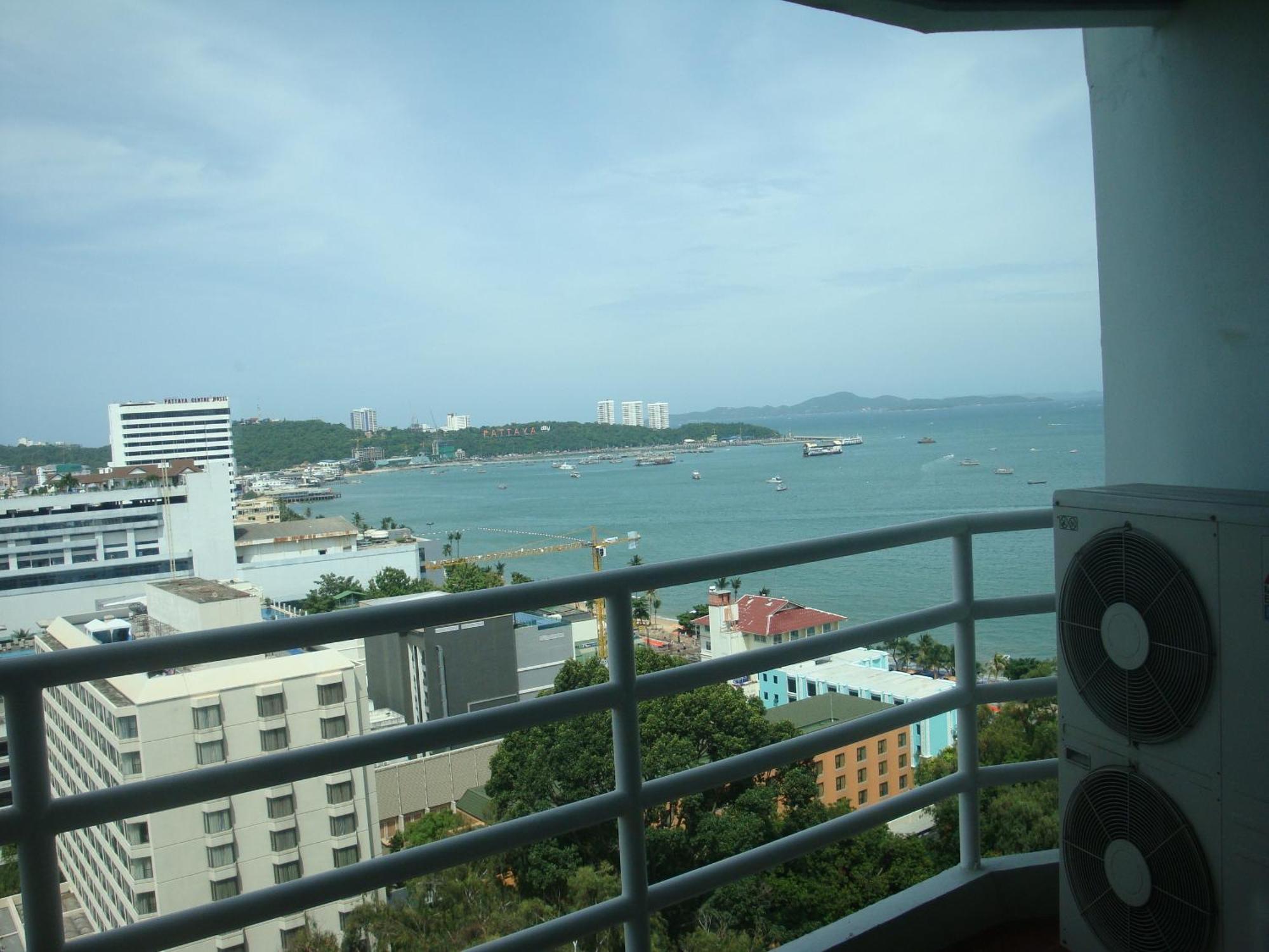 Apartamento Joy Shop At View Talay 6 Pattaya Exterior foto
